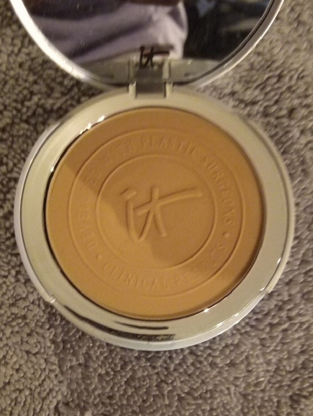 it cosmetics CC+ Airbrush Perfecting Powder - RICH - Picture 2 of 4